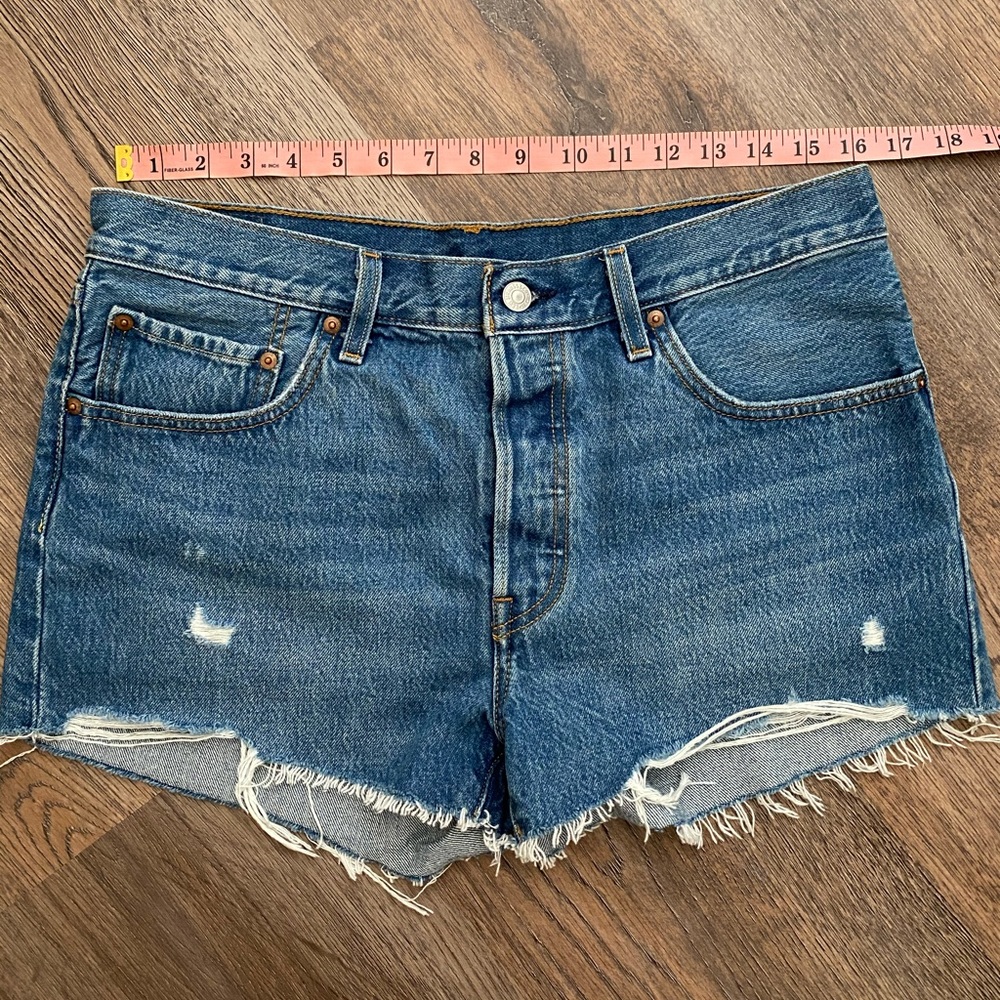 *NWOT* 501 Levi’s Denim Shorts